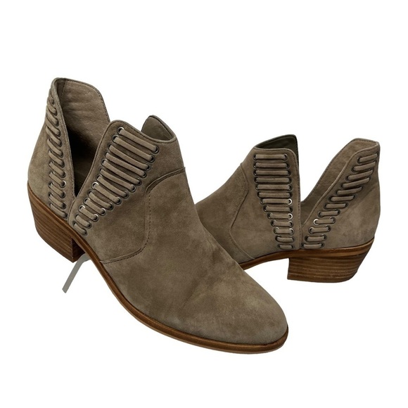 VINCE CAMUTO Prism 2 V-Cut Leather Suede Ankle Booties Moto Western Women 7M - Picture 8 of 16